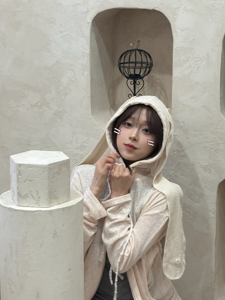 ‘이 세상 행복 다 모였츄’…츄, 환한 미소와 꽃다발로 팬심 저격