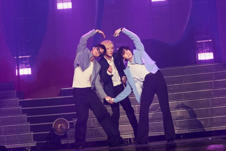‘3인 체제 첫 콘서트’…위너 “다시 데뷔하는 기분” 감동 무대 선사