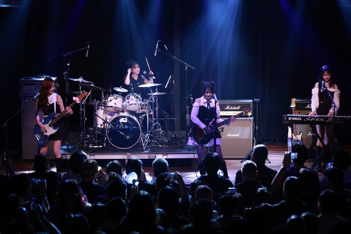 Rockation ‘미주 8개 도시 매진 행렬’…QWER, 첫 월드투어 ‘ROCKATION’로 글로벌 팬심 휩쓸다